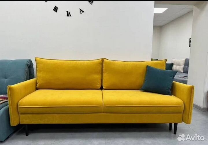 Диван на ножках