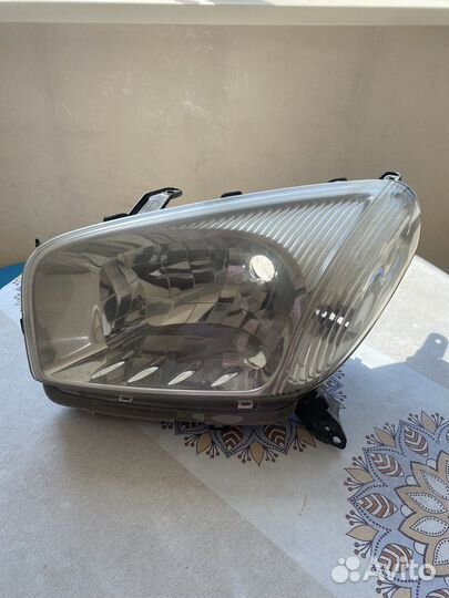 Фара toyota RAV4 левая