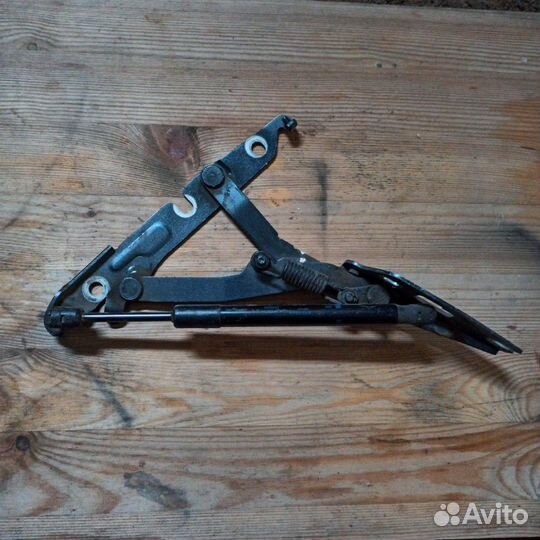 Амортизатор двери багажника Audu A6 C6