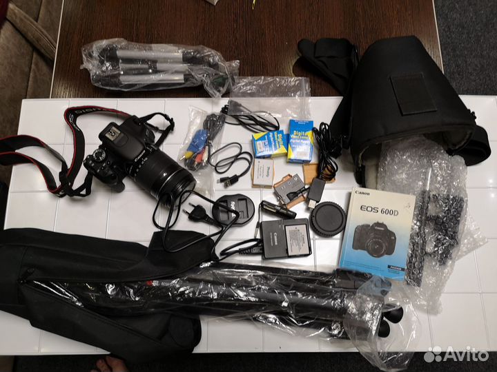 Зеркальный фотоаппарат canon EOS 600D