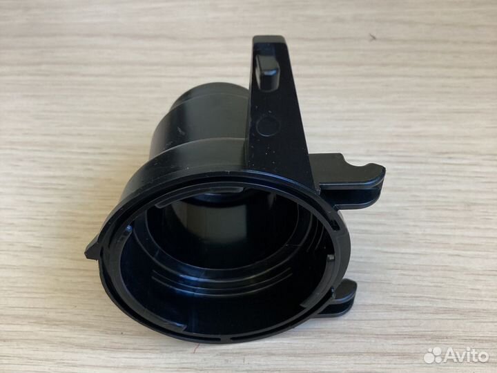 Крепление шланг Кирби к корпусу