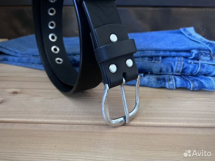 Кожаный ремень черный с люверсами