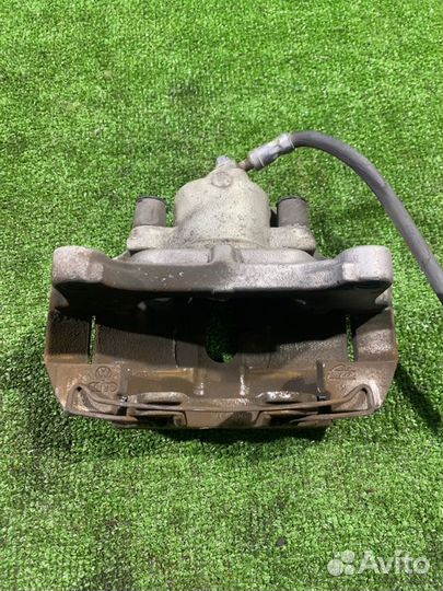 Суппорт передний правый Volkswagen Passat B6 CDA