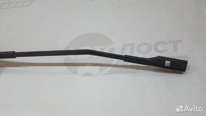 Поводок стеклоочистителя передний правый Audi A4