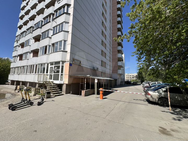 Офисное помещение на первой линии, 224 м²