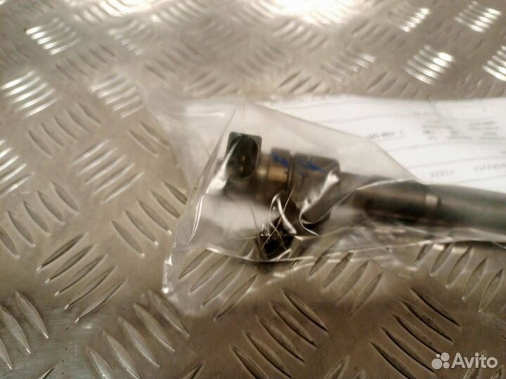 Форсунка топливная Mercedes-Benz C-Класс 445110177