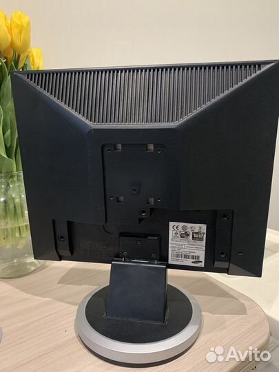 Монитор Samsung