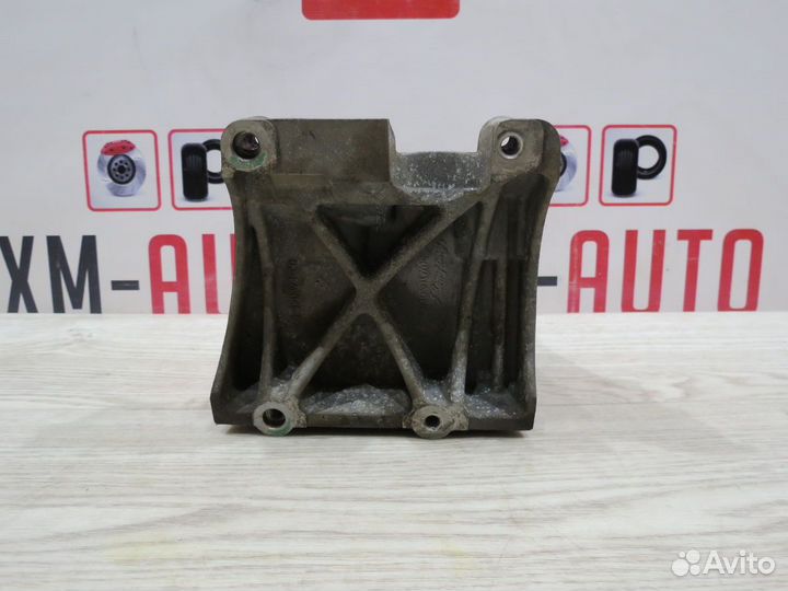 Кронштейн компрессора кондиционера Ford Focus 3