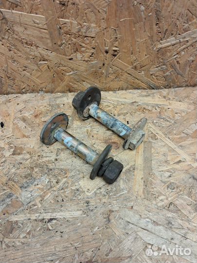 Развальные болты Kia Sorento BL D4CB передние