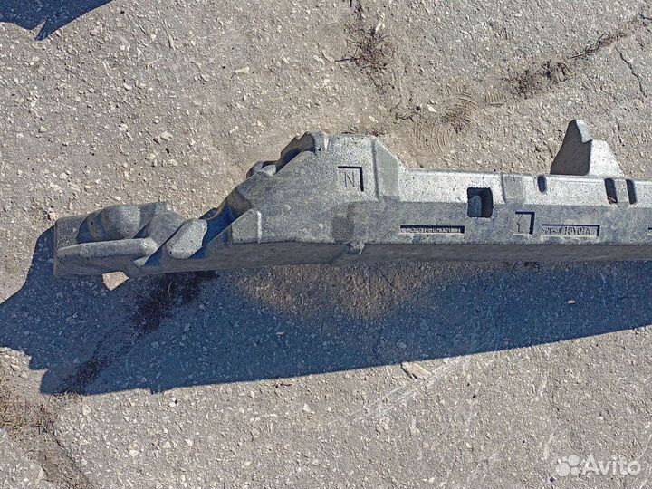 Абсорбер переднего бампера Toyota Rav 4 дефект