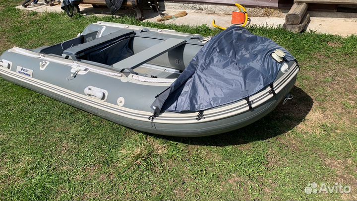 Лодка с мотором
