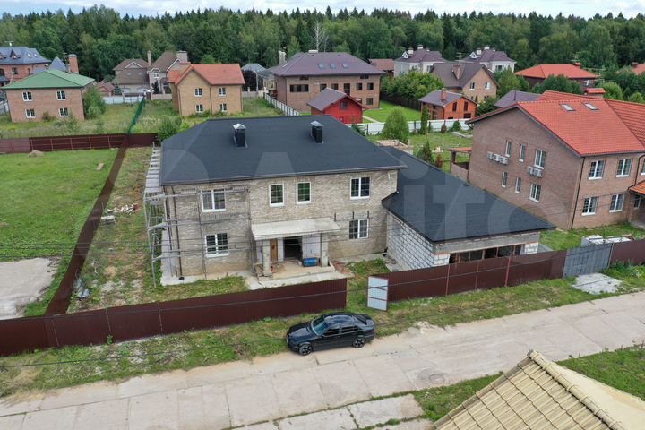 Дом 398,5 м² на участке 14,5 сот.