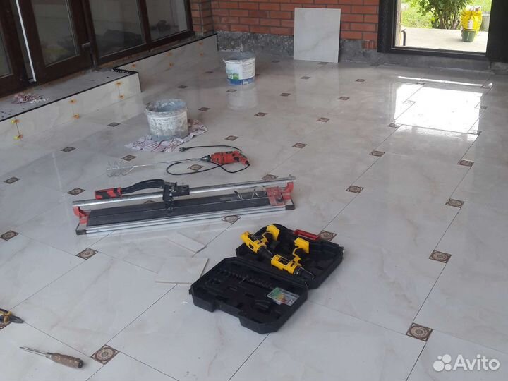 Укладка ламината, плитки, шпаклёвка, обои и т.д