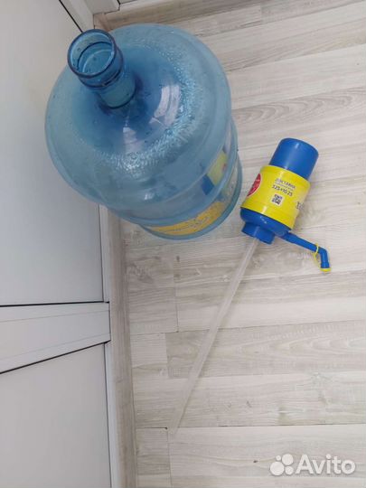 Бутыль 19 литров и помпа