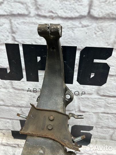 Кулак поворотный передний правый Infiniti M35 Y50