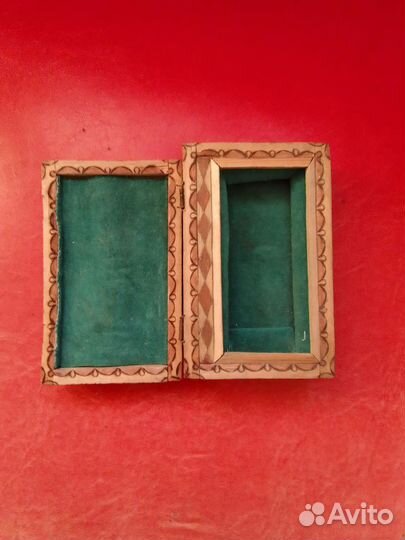 Деревянная шкатулка