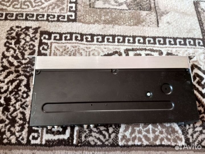 Продам подавитель обратной связи Behringer FBQ1000