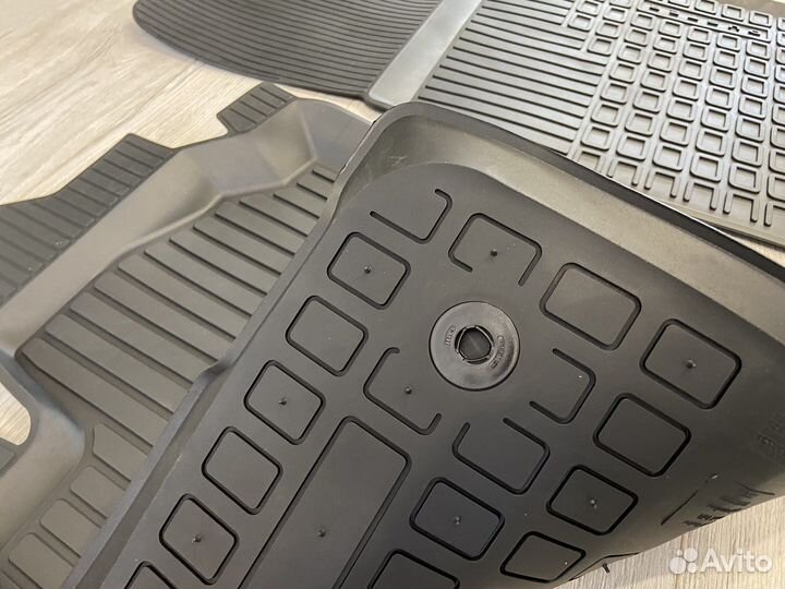 Оригинальные резиновые ковры Renault Duster 2