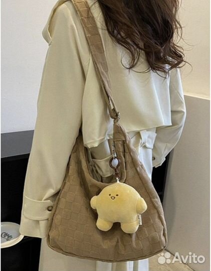 Плюшевая сумка багет через плечо