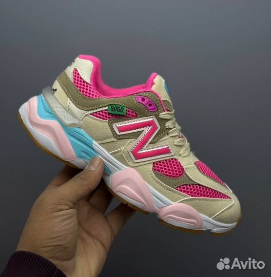 Женские кроссовки New Balance 9060