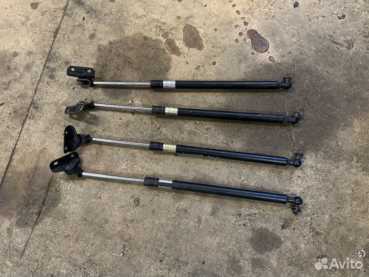 Subaru tribeca газовый упор амортизатор