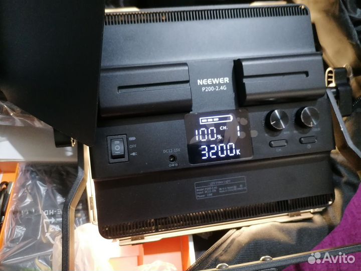Студийный свет Neewer P200 2,4