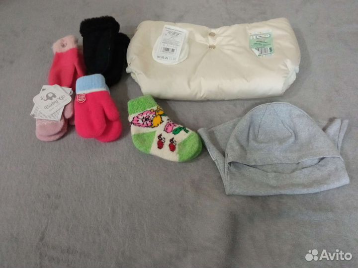 Муфта рукавички, подшлемник, 5 пар варежек, носки