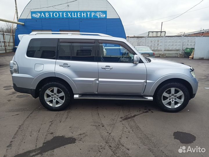 Mitsubishi Pajero 3.2 AT, 2008, 329 000 км
