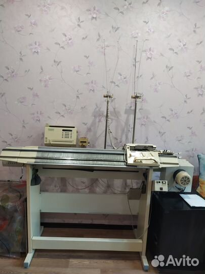Продам вязальную машину