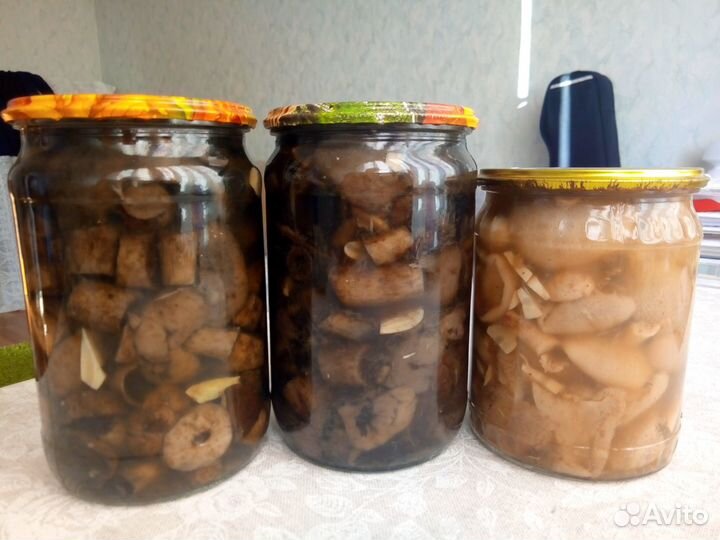 Грибы маринованные