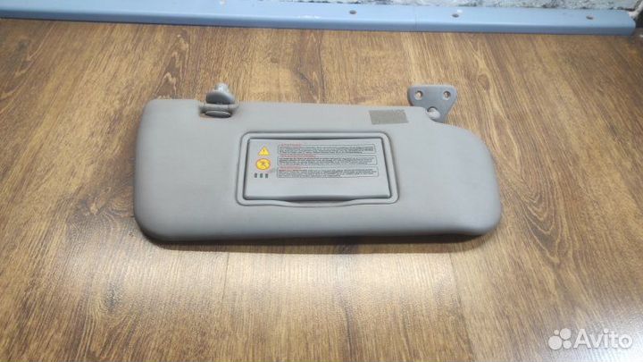 Козырек солнцезащитный передний правый Nissan