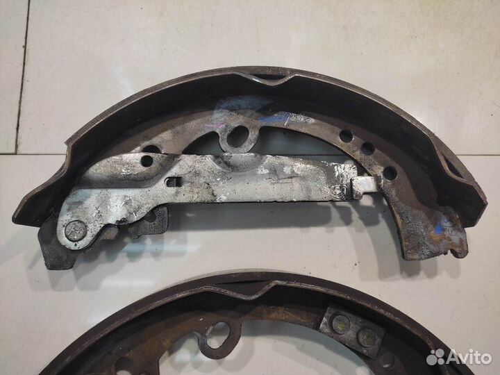 Тормозные колодки (задние, левые) (Toyota Hilux)