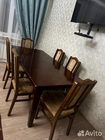 Стол и стулья