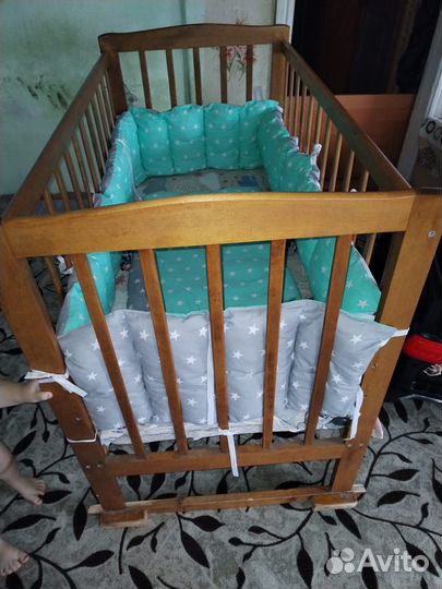 Детская кроватка с матрасом и бортиками