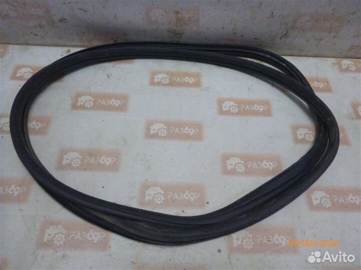 Уплотнительная резинка стекла задняя Honda Pilot