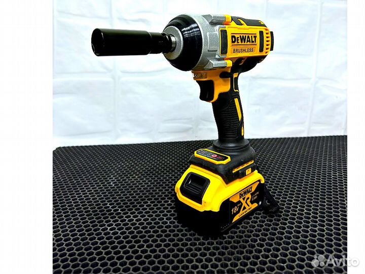 Мощный Грузовой Бесщеточный Гайковерт Dewalt 800Nm