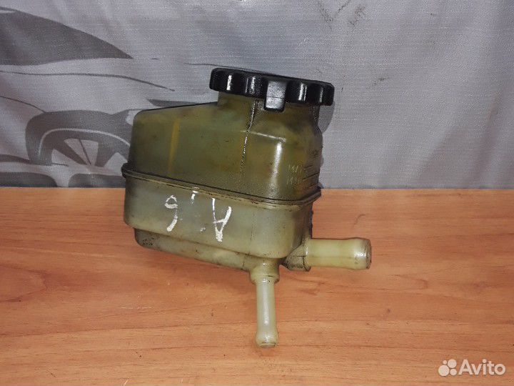 Бачок гура Toyota Avensis 2 T250 2.0