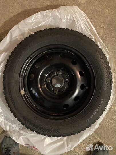 R14 Nokian Tyres Hakkapeliitta 8 175/65, PCD 4x100 DIA 15