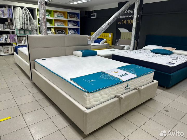 Кровати двуспальные с выставки в наличии