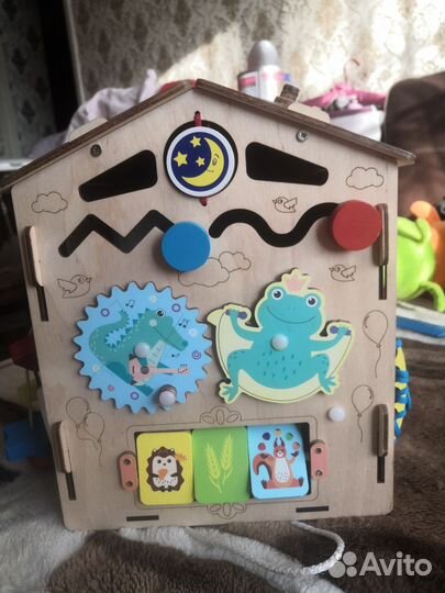 Развивающие игрушки, бизиборд