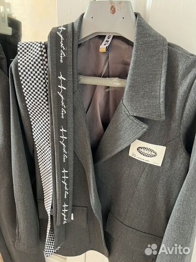 Школьная форма на девочку. Брючный костюм