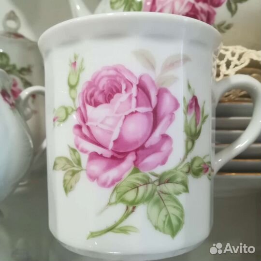 Тарелки, блюдо,кружки.Фарфор