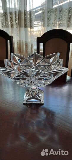 Хрустальная ваза для фруктов на ножке