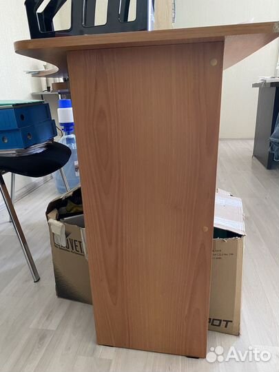 Угловой письменный стол