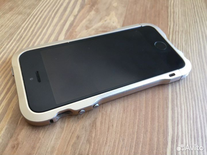 Бампер алюминиевый для iPhone SE
