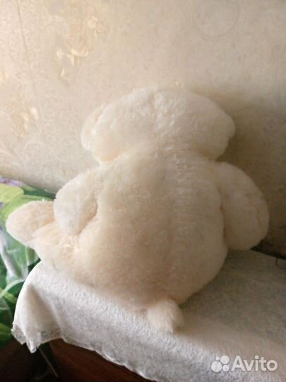 Большой плюшевый медведь