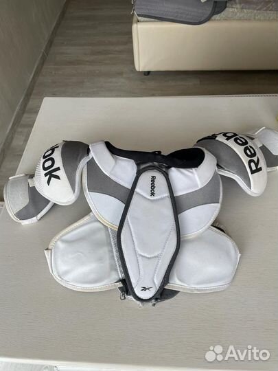 Нагрудник хоккейный reebok 20K JR M и L