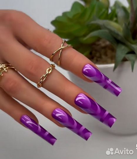 Модель на наращивание ногтей