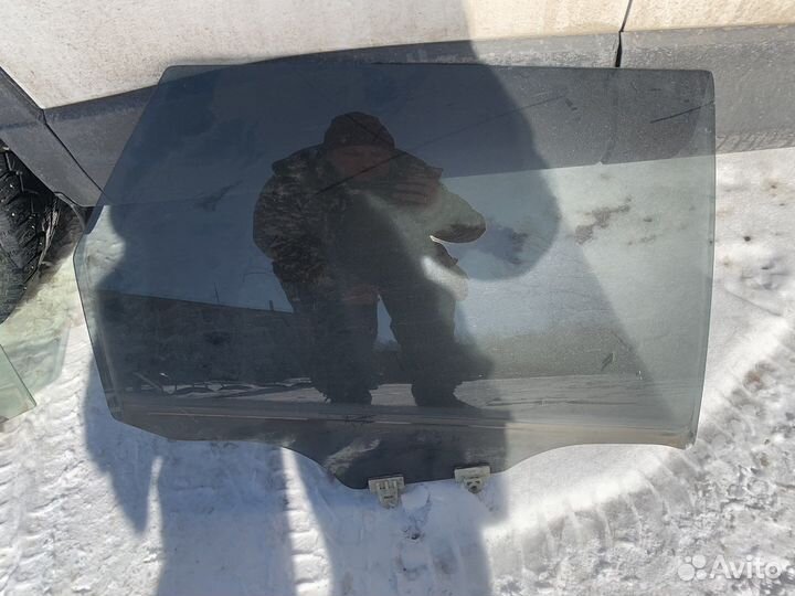 Стекло заднее правое nissan primera