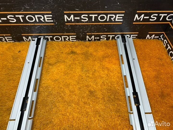 Направляющая груза в багажнике Bmw X3 F25 N52B30A